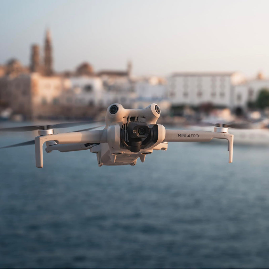 DJI Bundle avec Mini 4 Pro Fly More avec RC 2 (Radiocommande avec Écran), Mini Drone Pliable avec Caméra 4K, Moins de 0,549 lb/249 g, Temps de Vol de 34 min, 2 Batteries Supplémentaires, C0