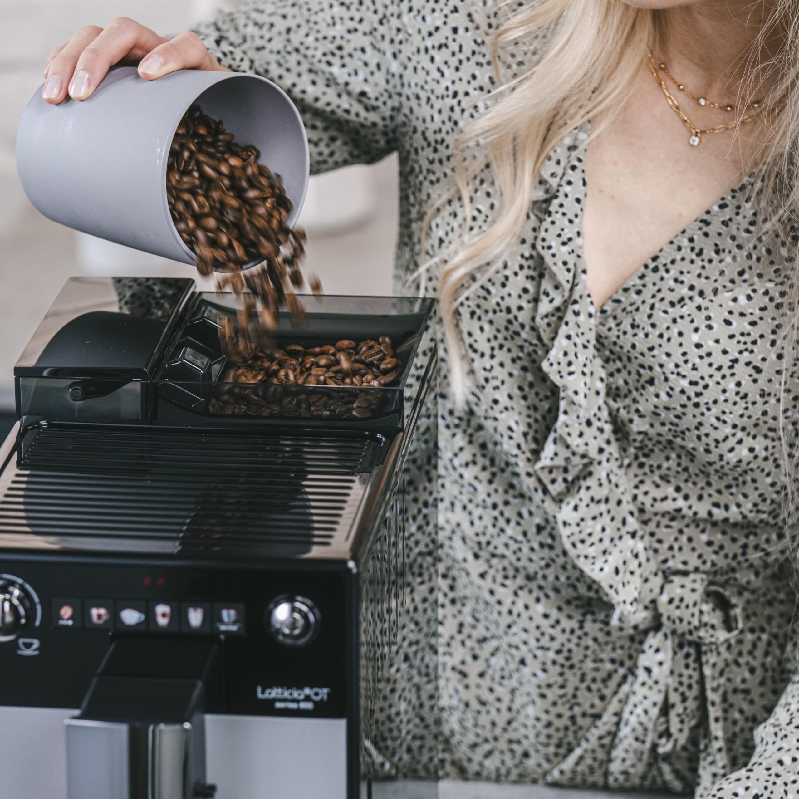 Melitta Latticia One Touch Argent, Machine à Café à Grains avec Broyeur et Système Latte Perfection, Silencieuse, Mode 1 à 2 Tasses, Automatique, F300-101, 1450W
